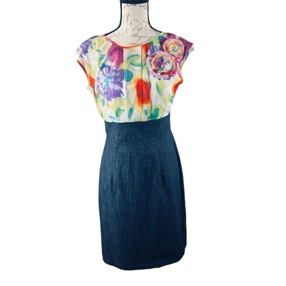 Size 6 cut of dress is very flattering. - Picture 1 of 7